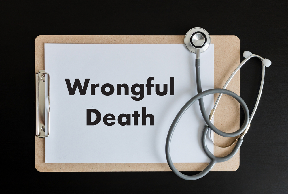 Clipboard labeled ‘Wrongful Death’ with a stethoscope, symbolizing a Texas wrongful death lawsuit and legal review