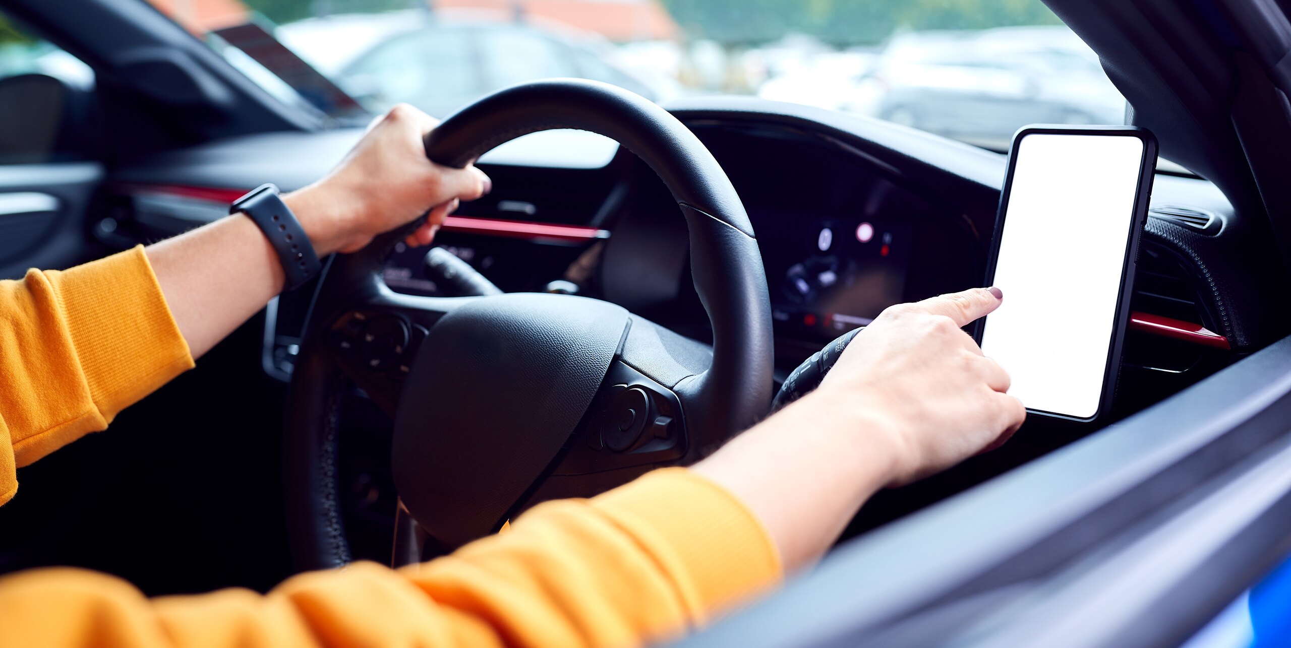 Driver using a cellphone behind the wheel before a distracted driving car accident in Arlington, Texas