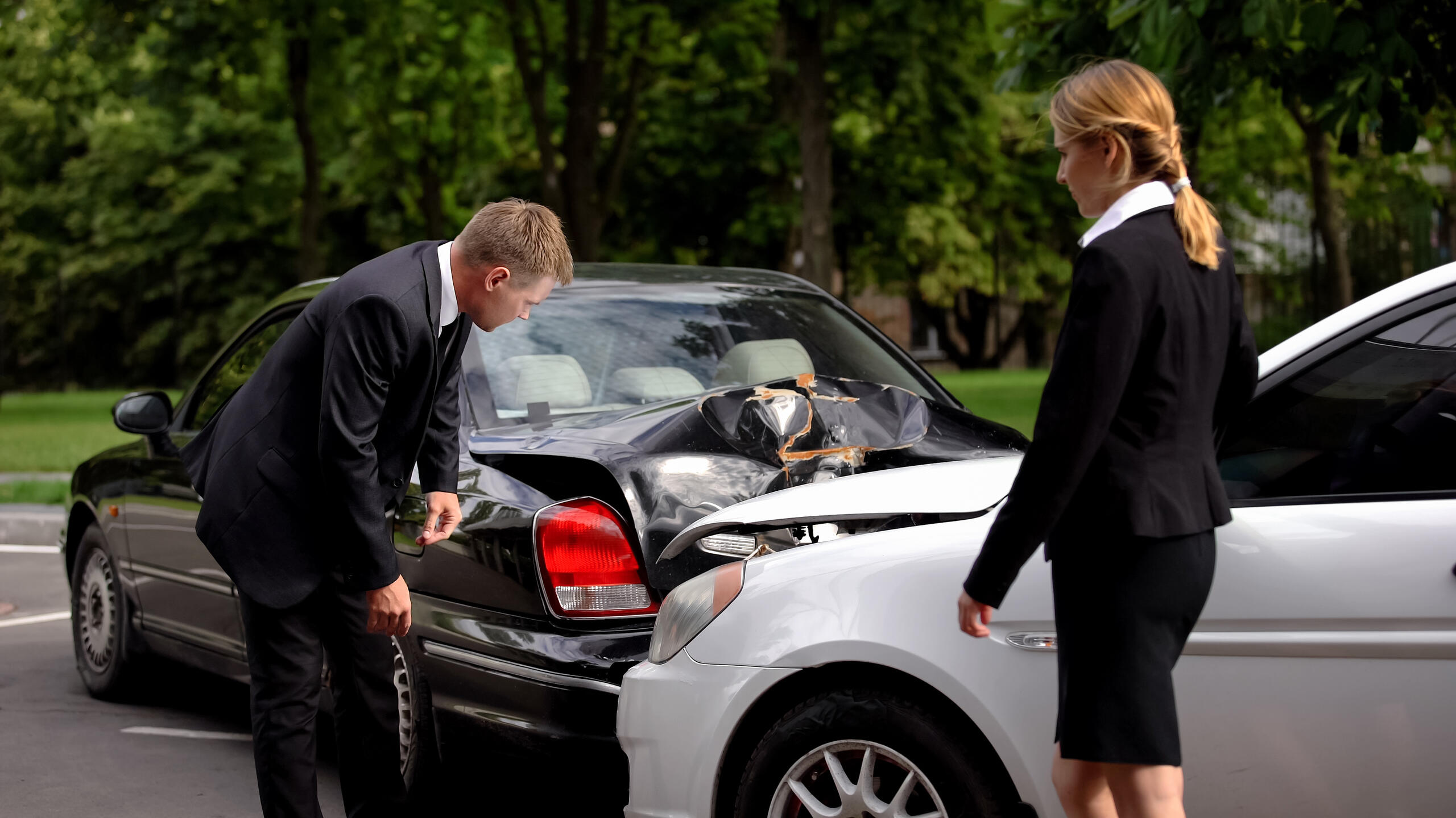 Car accident lawyer reviewing vehicle damage after a Texas UM/UIM claim involving an uninsured or underinsured driver accident
