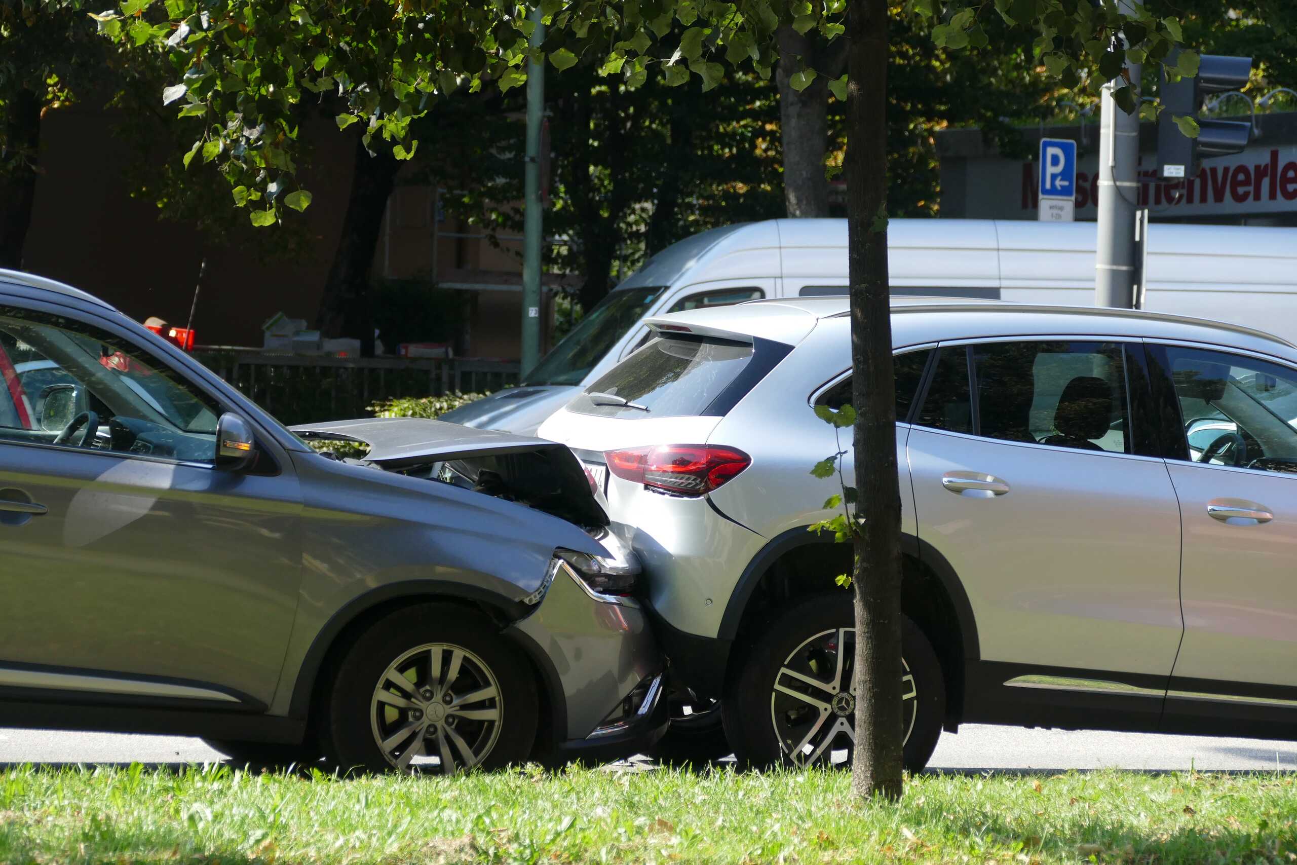 Rear-end collision in Arlington after a driver suddenly pulled out in front of another vehicle, causing significant front-end damage and liability questions