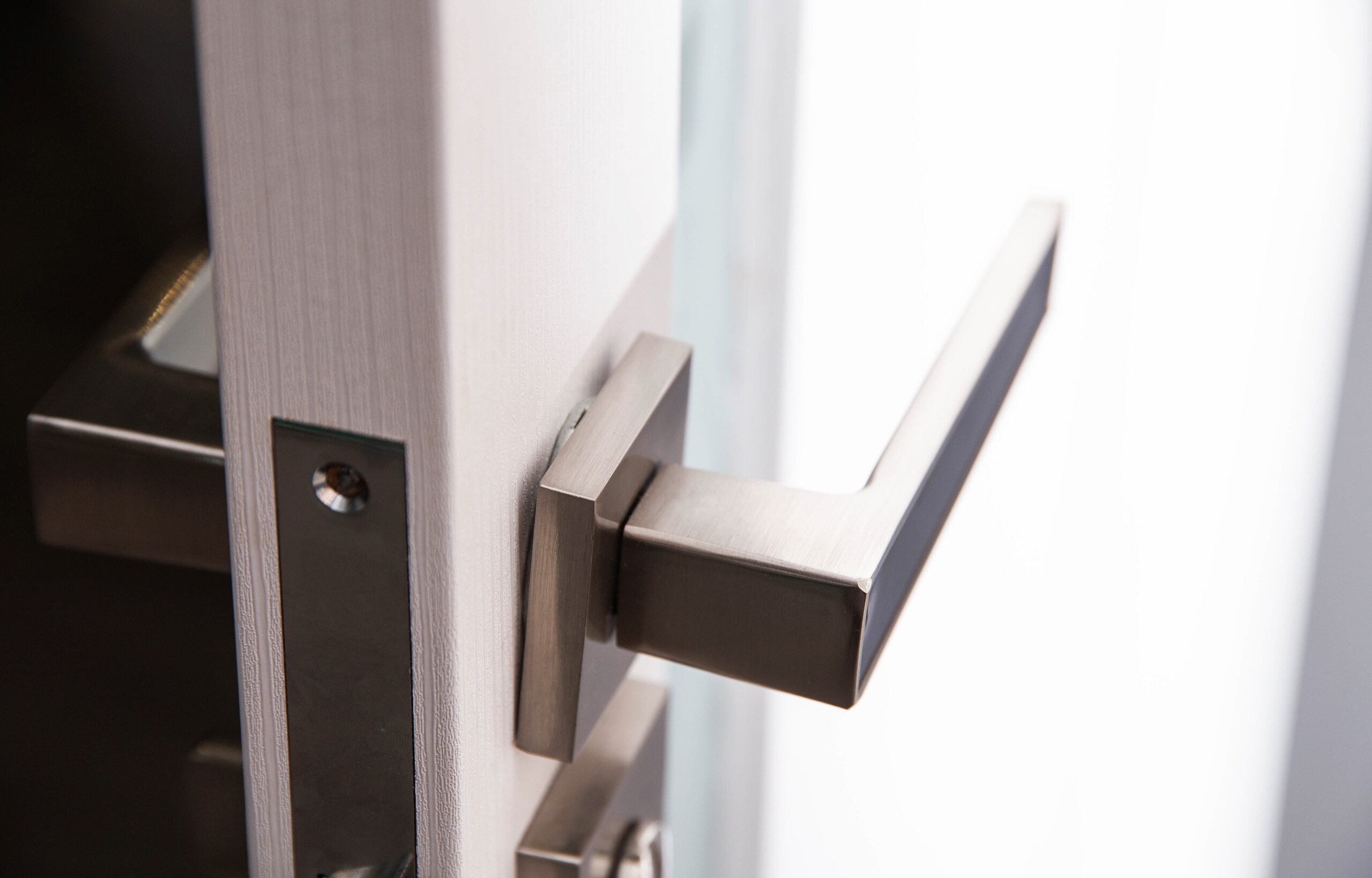 A modern door lock highlights security measures handled by Oklahoma City Negligent Security Lawyers.